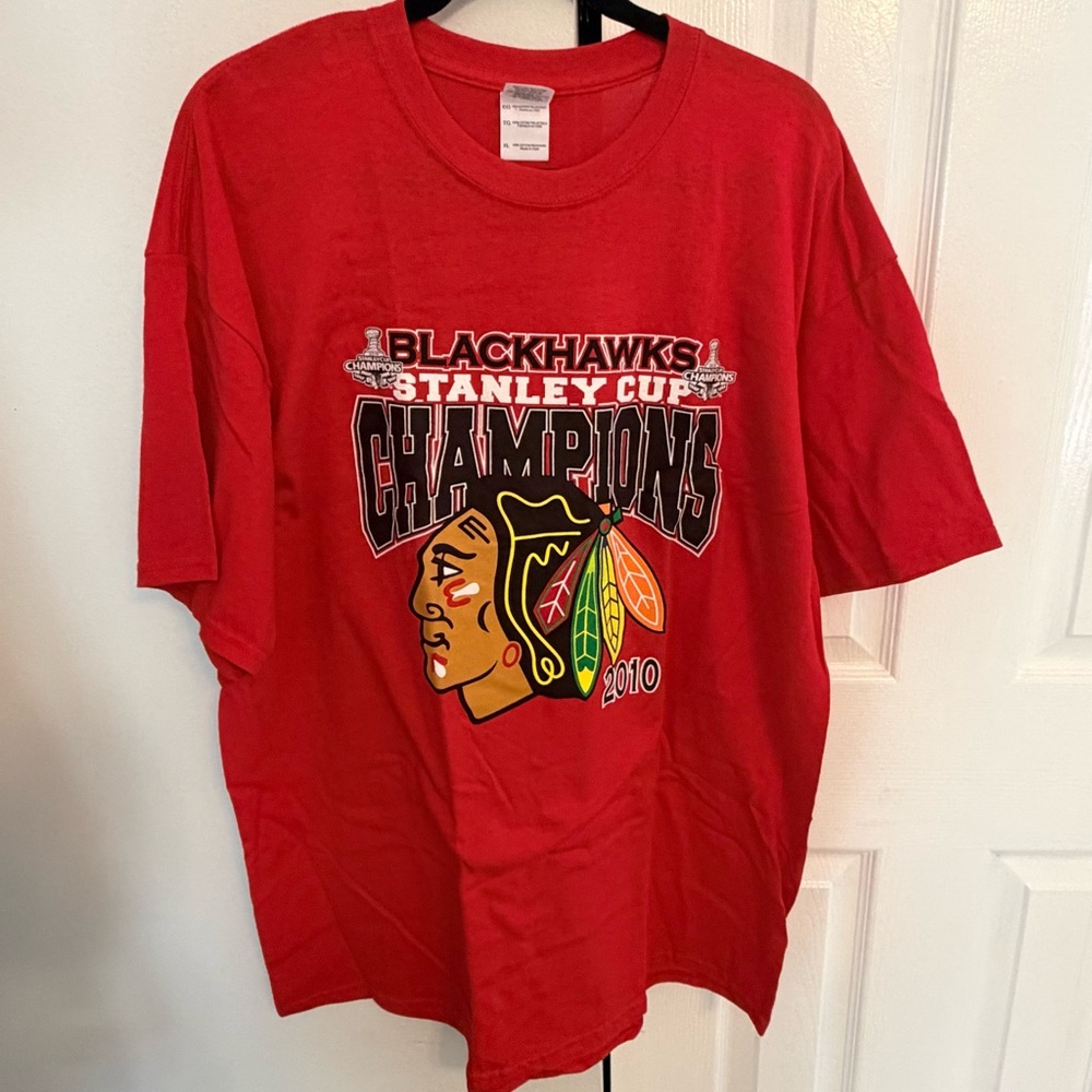 Blackhawks 2010 Stanley Cup Champions Red Graphic T-Shirt XL - Picture 2 of 2
